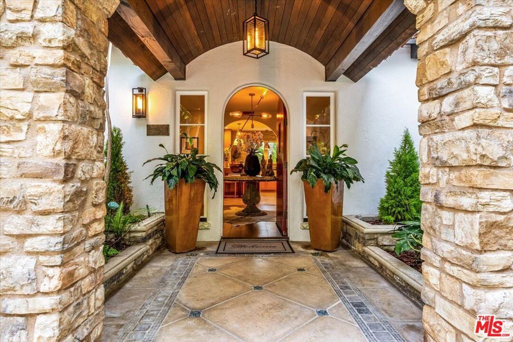 Property Photo:  2276 La Granada Drive  CA 90068 