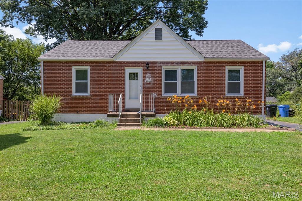 Property Photo:  1485 E Duchesne Drive  MO 63031 