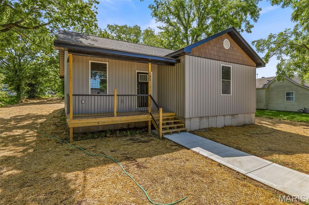 Property Photo: 102 N White Oak Street MO 63601