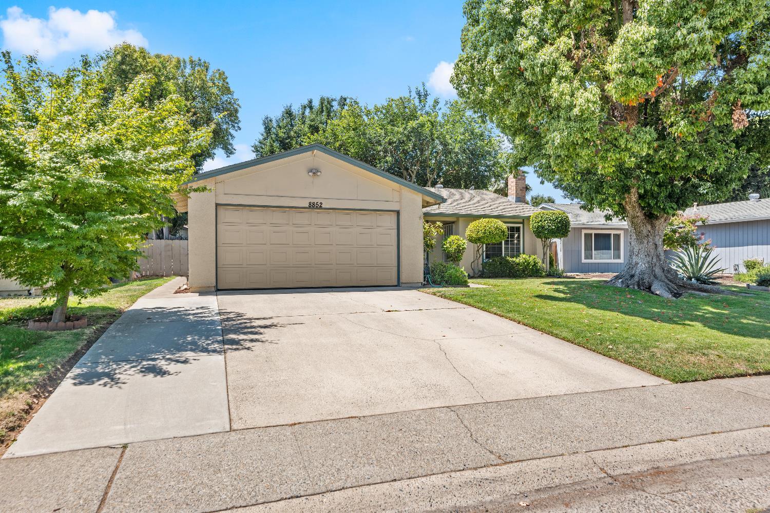 Property Photo:  8852 Salmon Falls Drive  CA 95826 