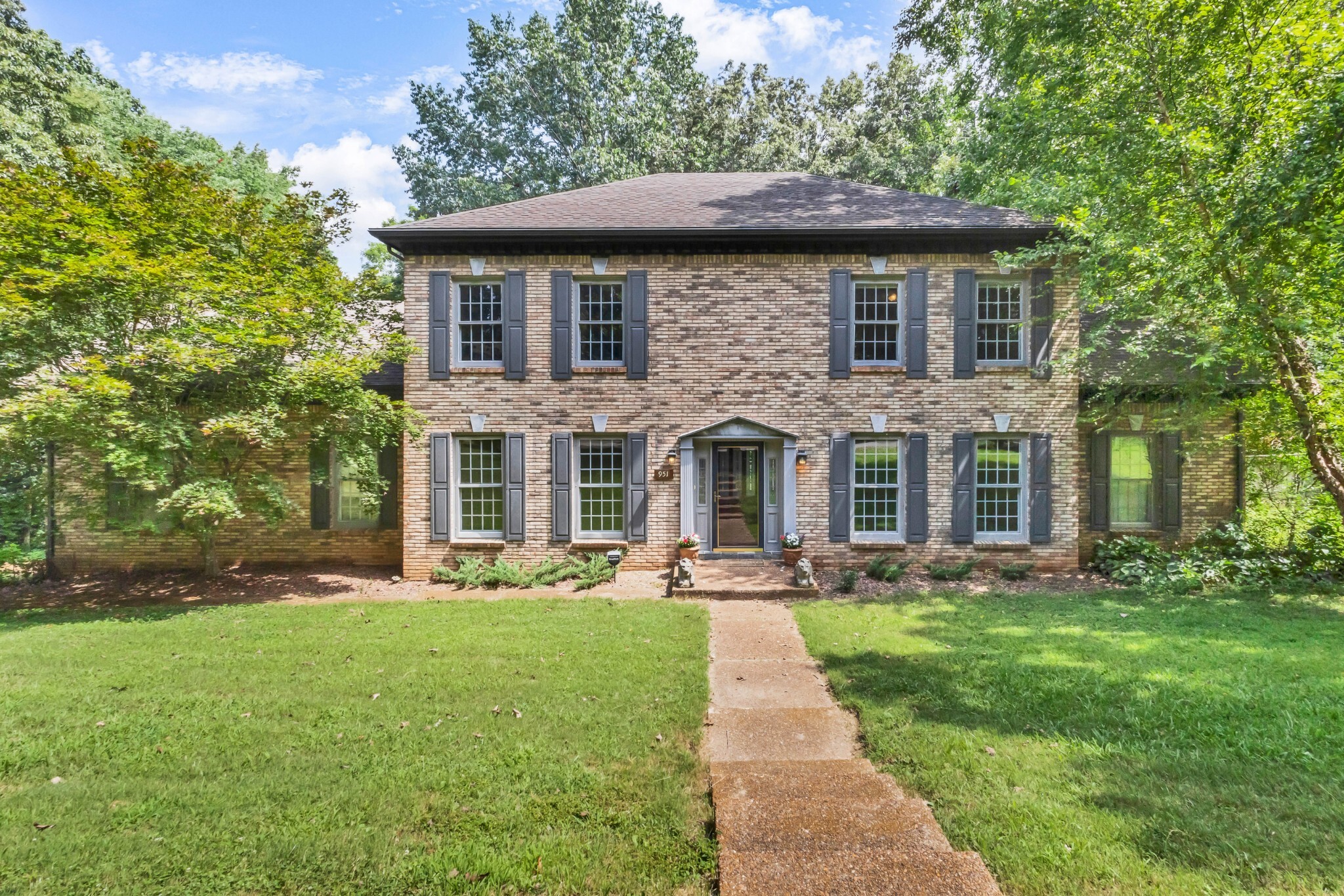 Property Photo: 951 Ridgewood Dr TN 37043
