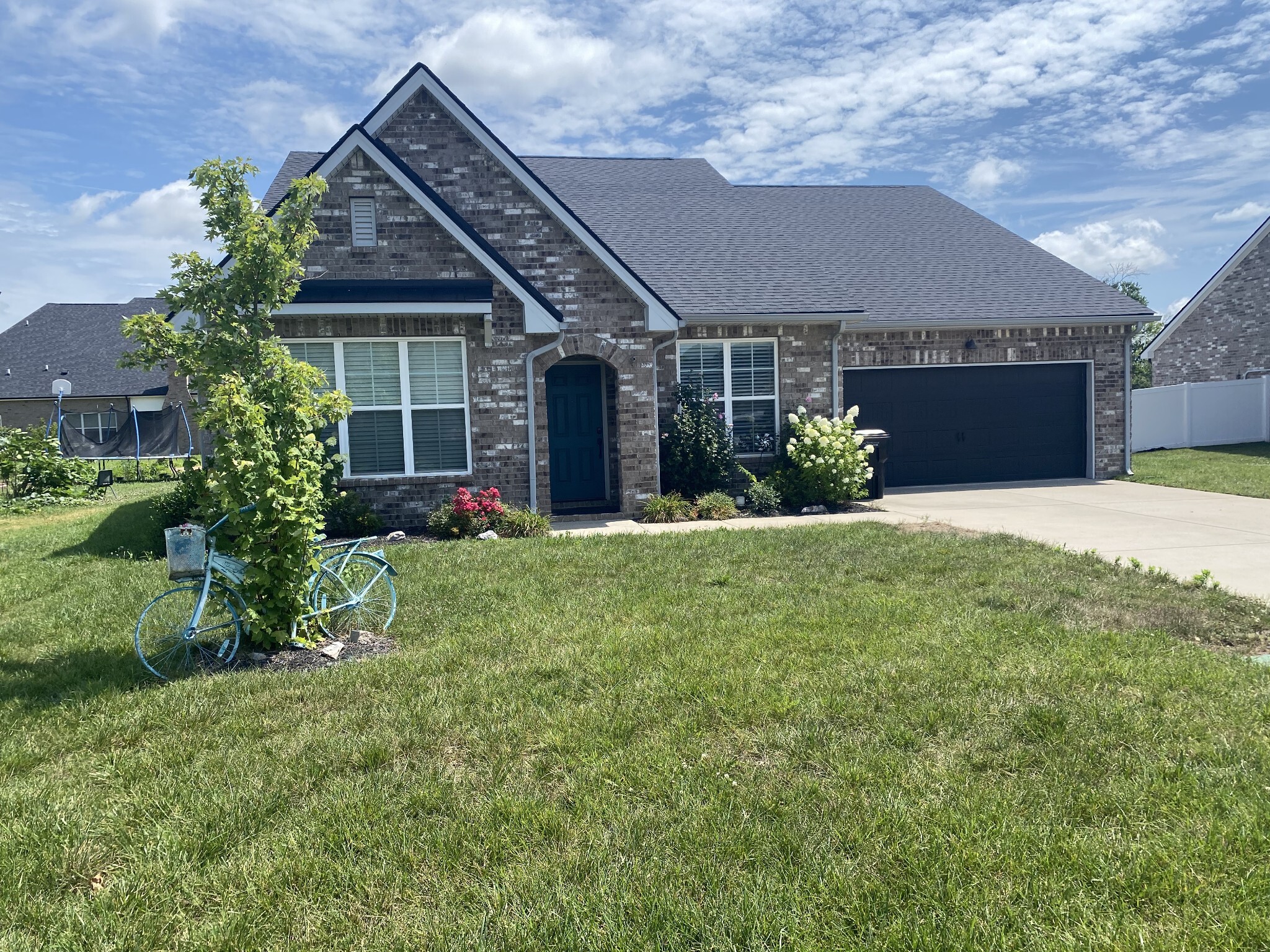 Property Photo: 2605 Parkwood Dr TN 37128