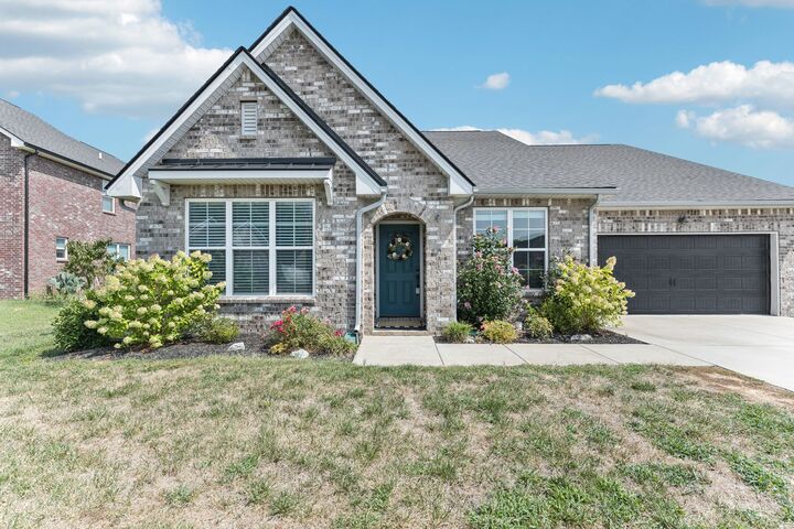 Property Photo:  2605 Parkwood Dr  TN 37128 