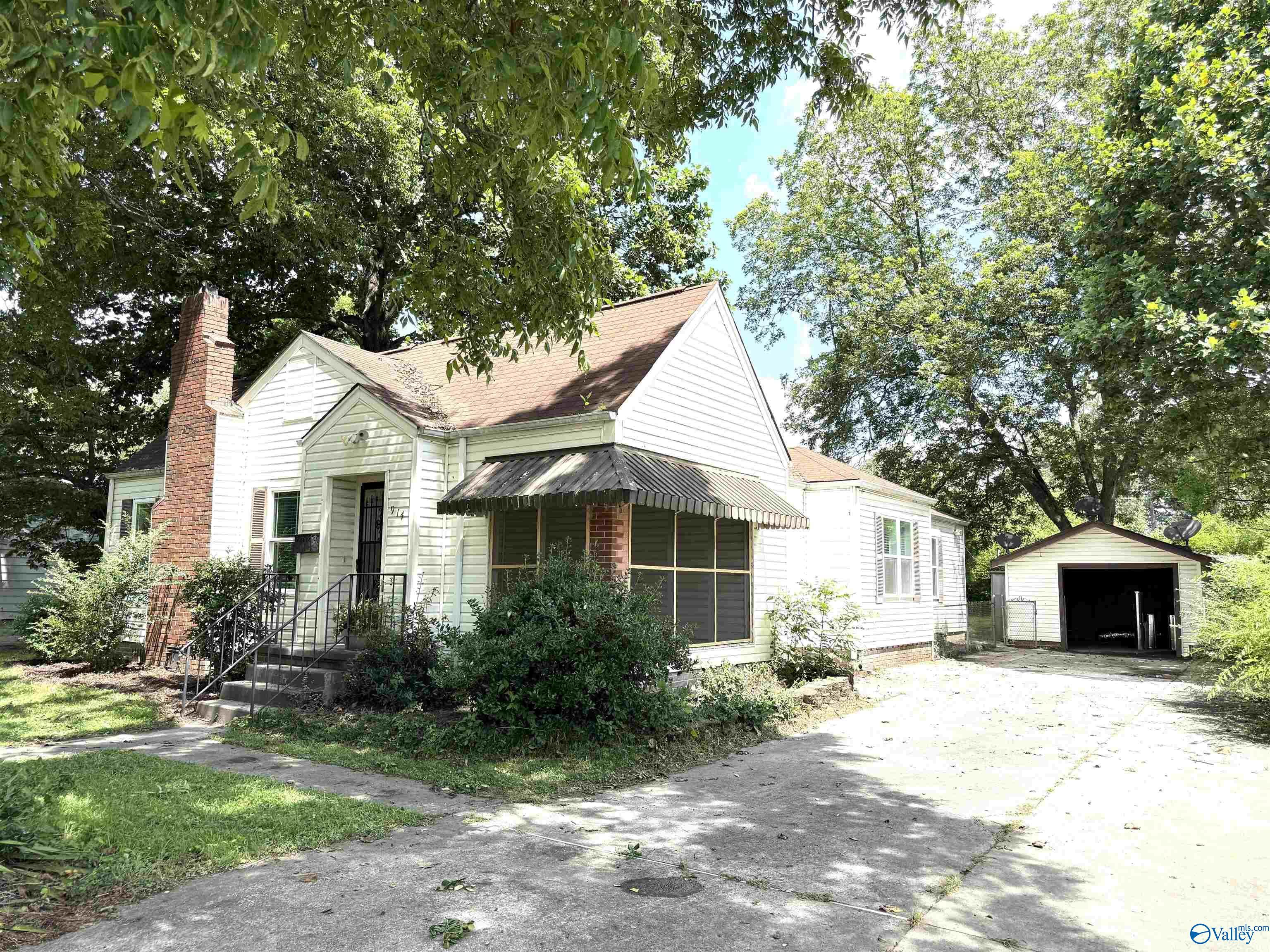 Property Photo:  914 Windsor Street  AL 35903 