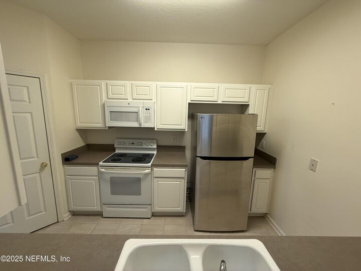 Property Photo:  10550 Baymeadows Road 628  FL 32256 