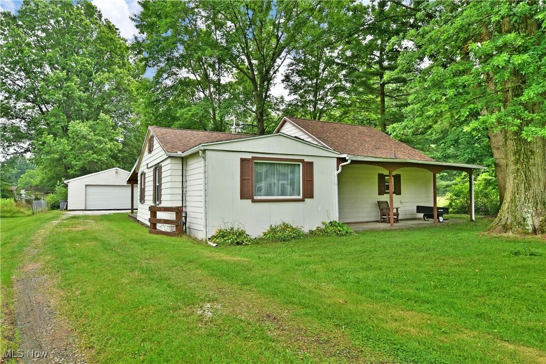 Property Photo:  5578 Shafer Road NW  OH 44481 