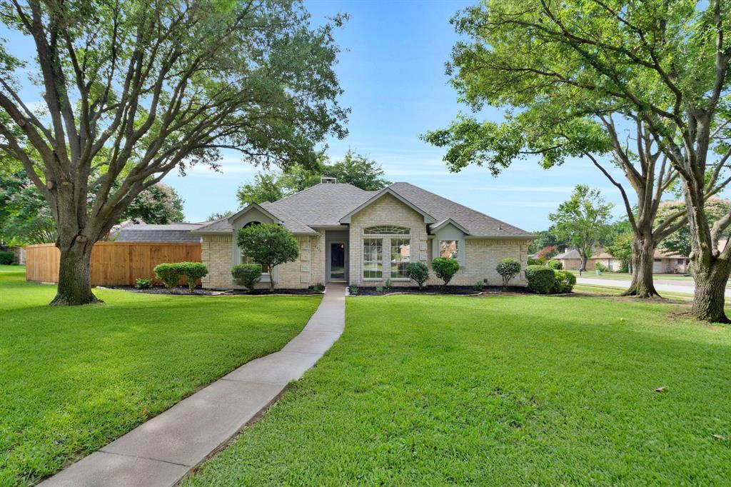 Property Photo: 2233 Woodview Drive TX 75028