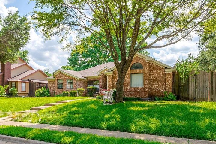 Property Photo:  800 Fawn Valley Drive  TX 75002 