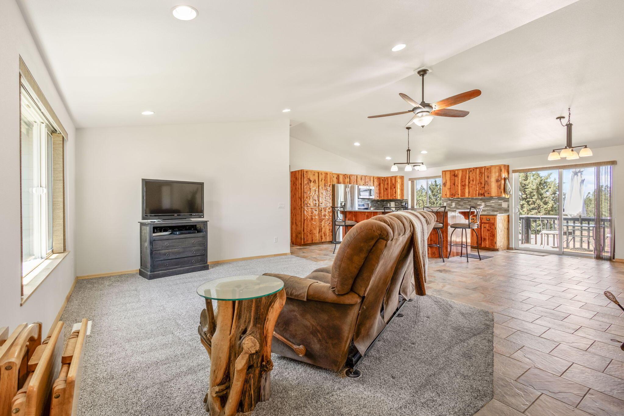Property Photo: 5701 SE Thomas Road OR 97754