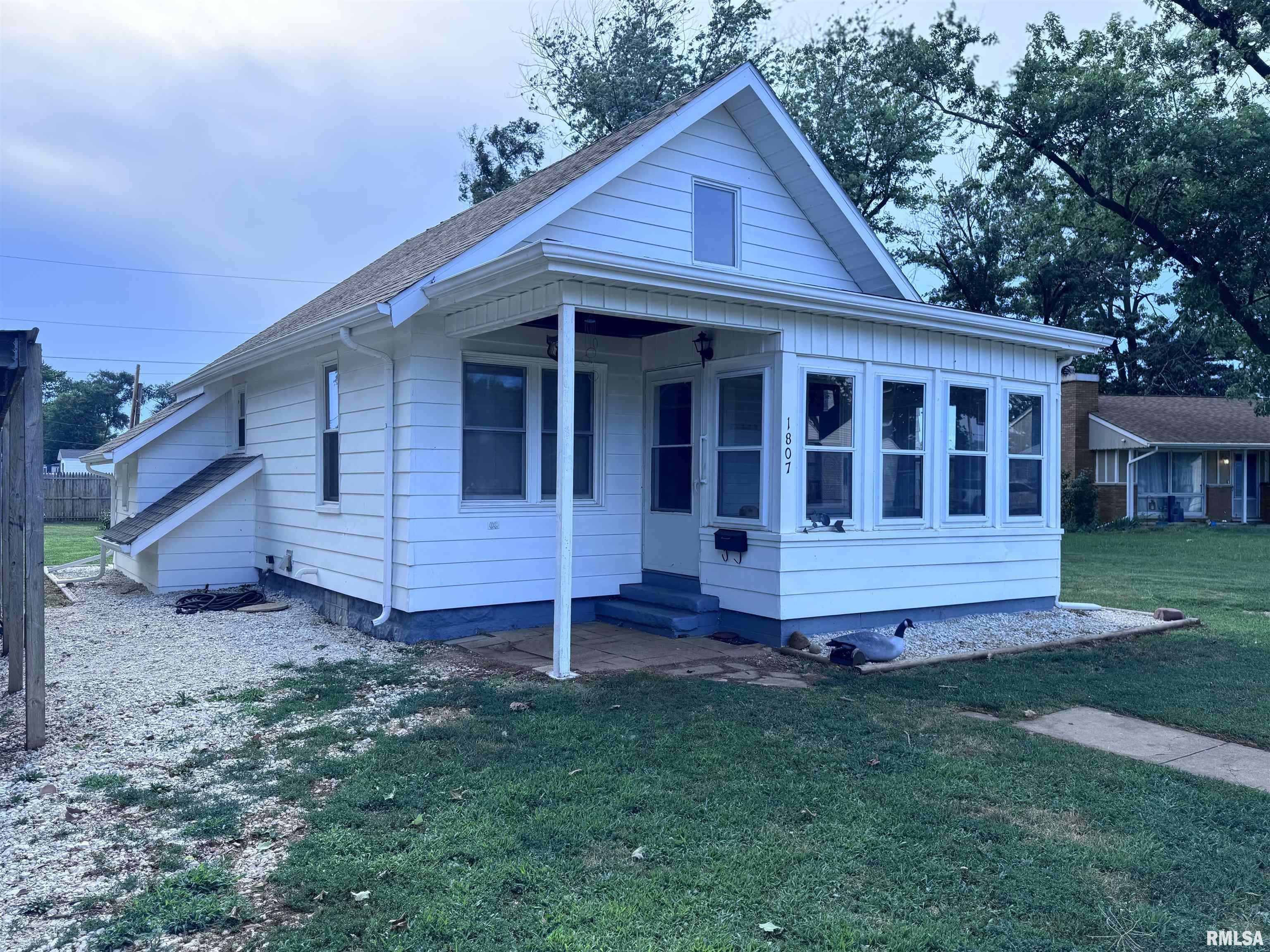 Property Photo: 1807 N 5th Street IL 61523