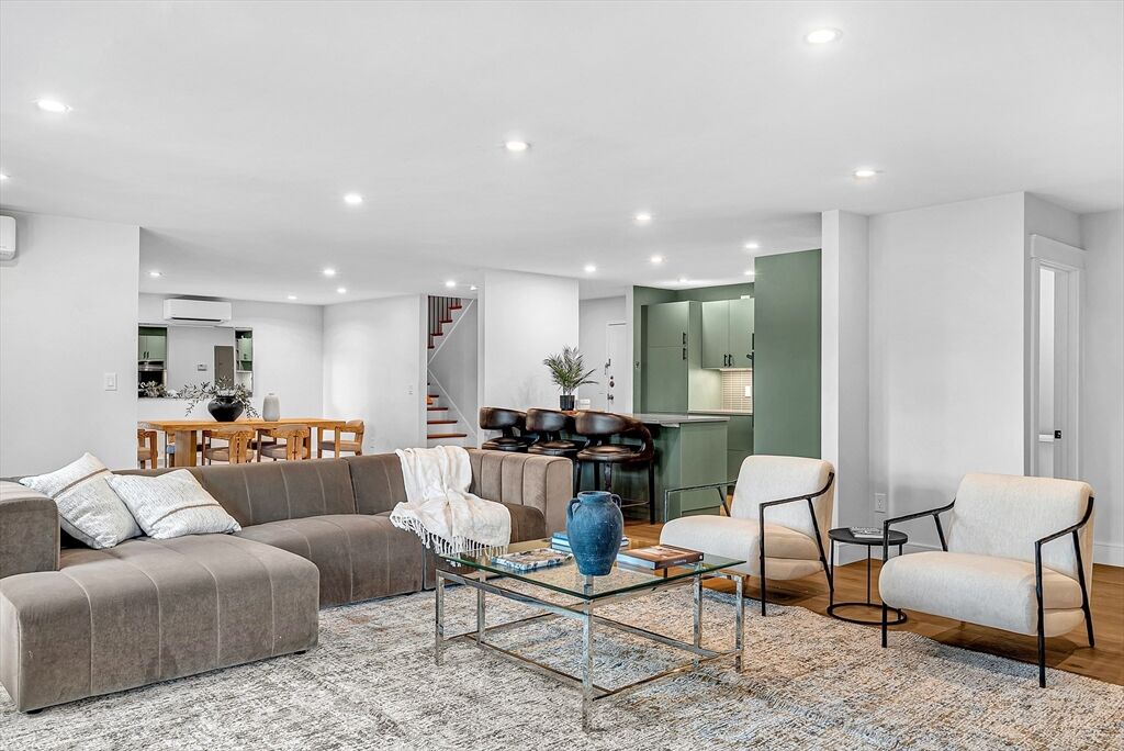 Property Photo:  935 Washington St 8  MA 02460 