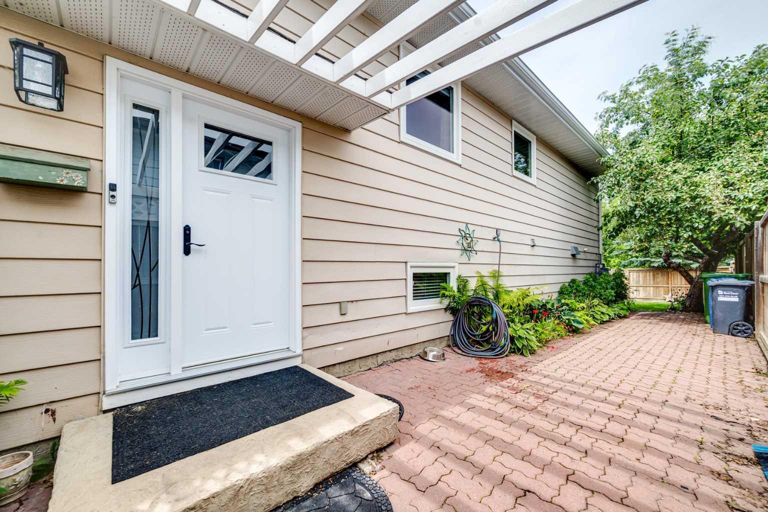 Property Photo: 140 Cosgrove Crescent AB T4P 2W5