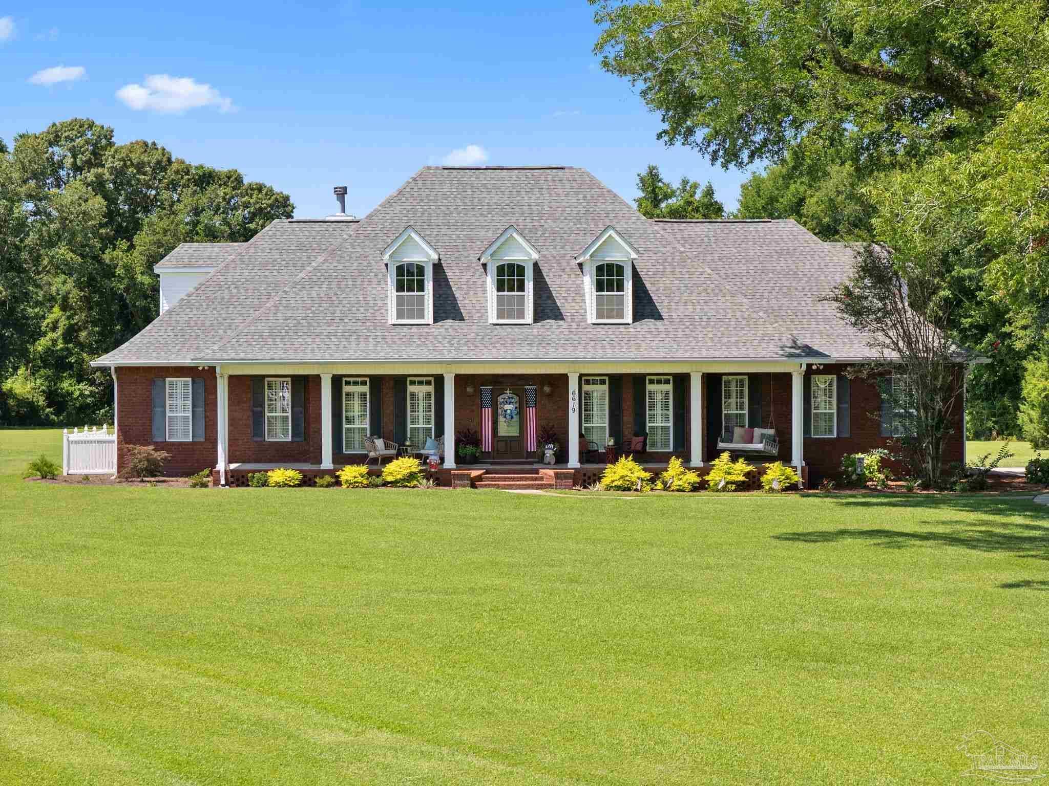 Property Photo: 6619 Allison Way FL 32571