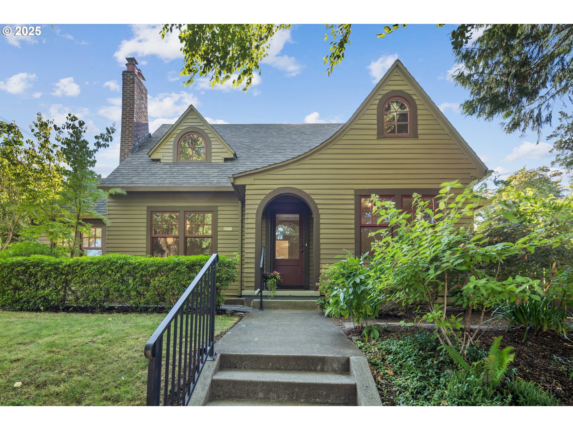 Property Photo:  2711 NE 28th Ave  OR 97212 