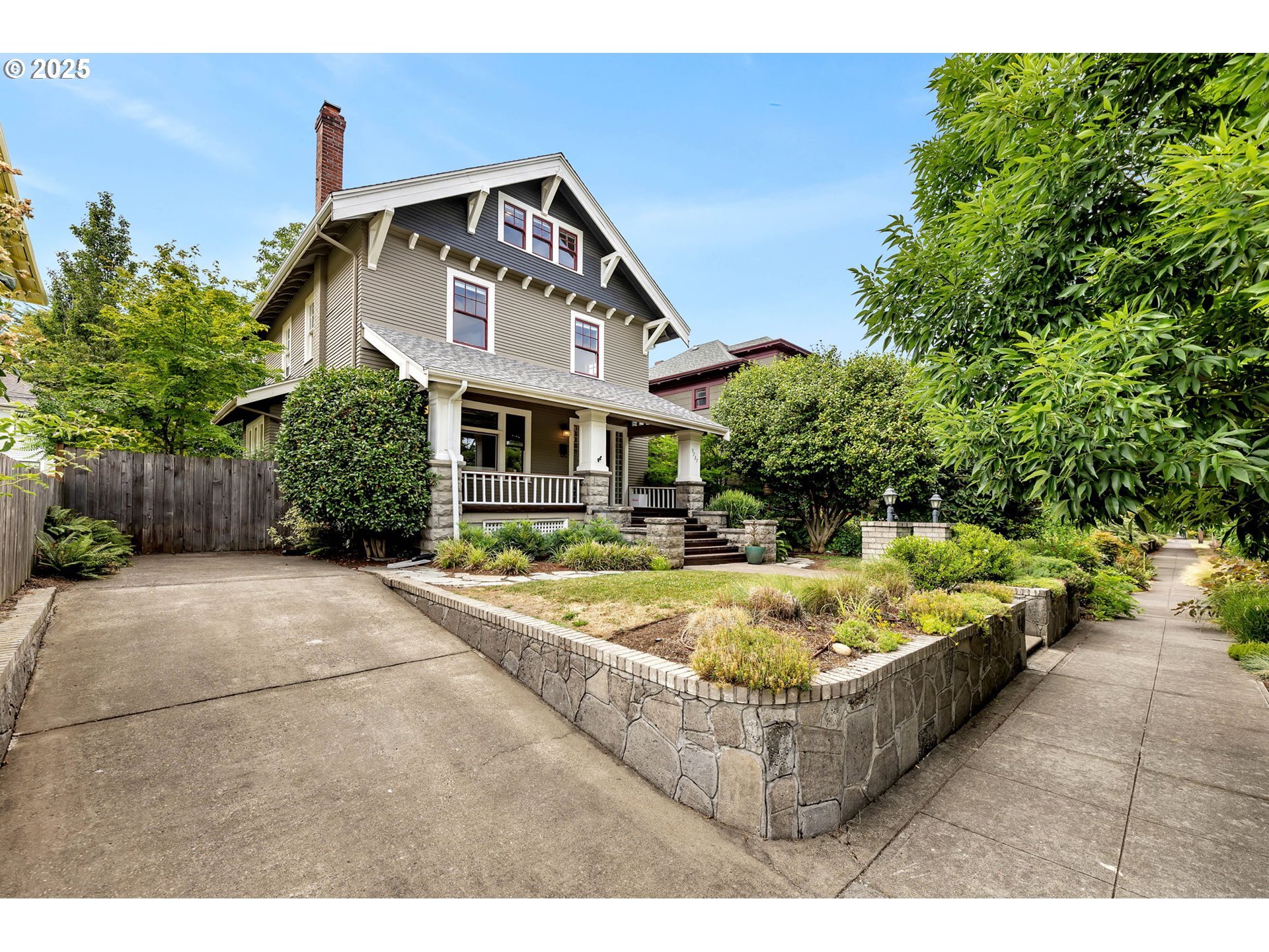 Property Photo: 5737 N Haight Ave OR 97217
