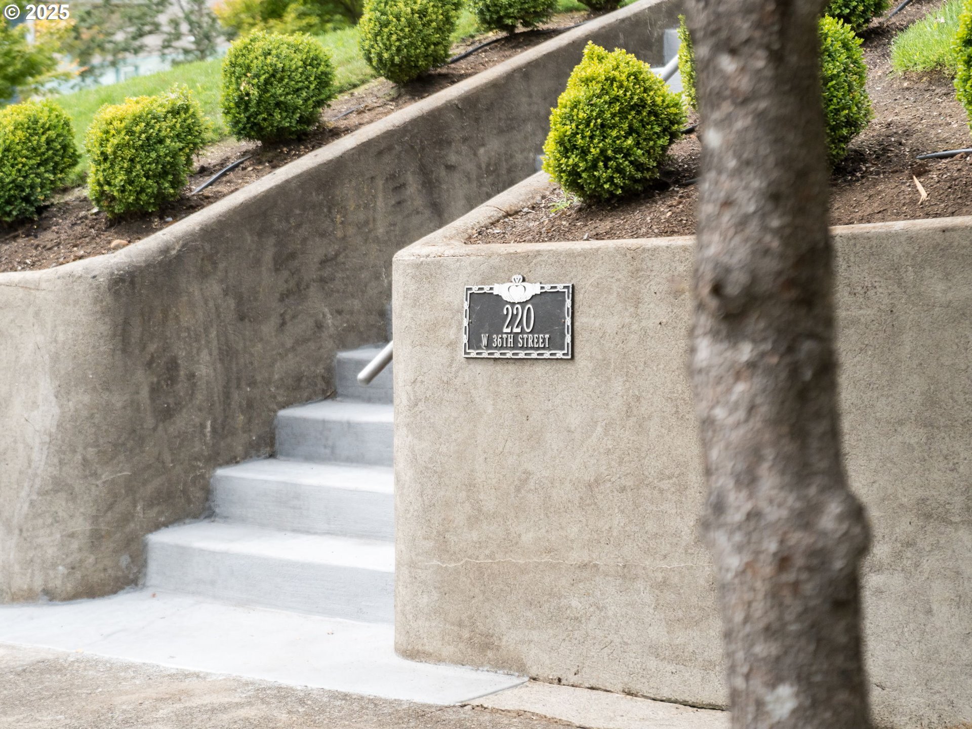 Property Photo: 220 W 36th St WA 98660