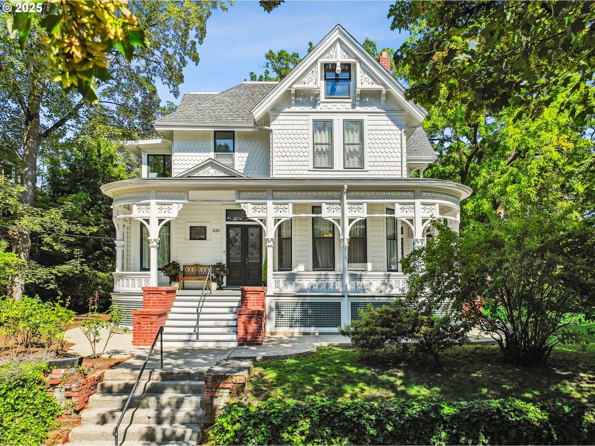 Property Photo: 626 SE 16th Ave OR 97214