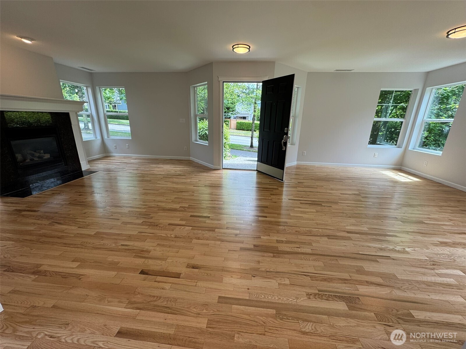 Property Photo: 7431 Fairway Ave SE WA 98065