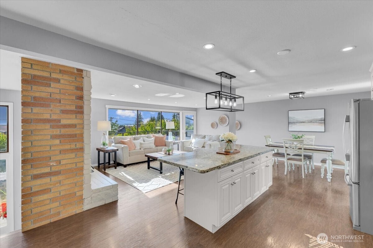 Property Photo:  619  8th Avenue S  WA 98020 