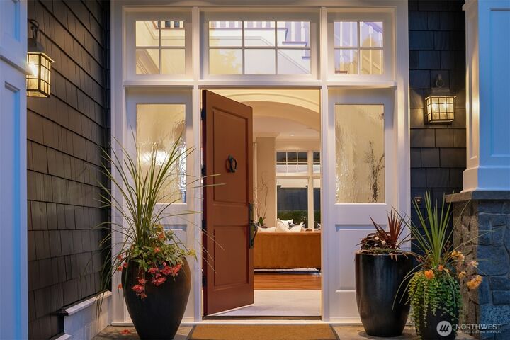 Property Photo: 2665 Evergreen Point Road NE WA 98039