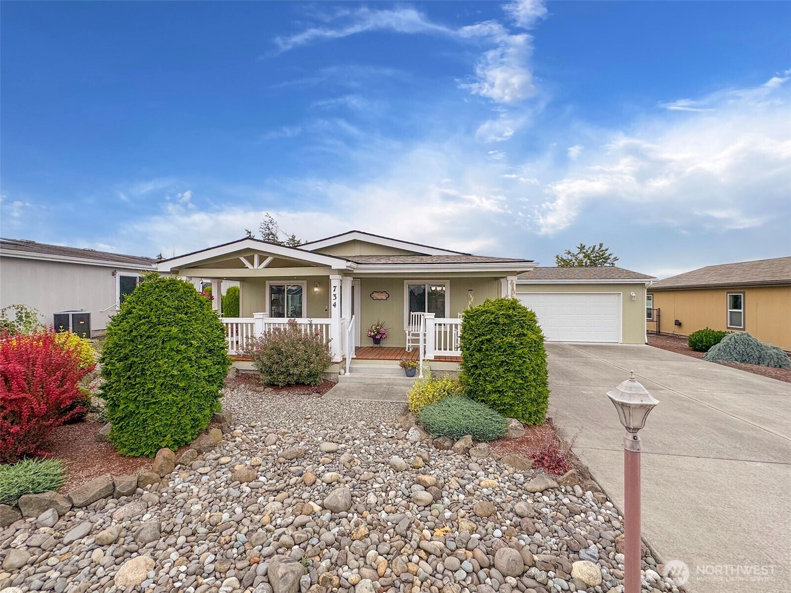 734  Heritage Lopp  Sequim WA 98382 photo