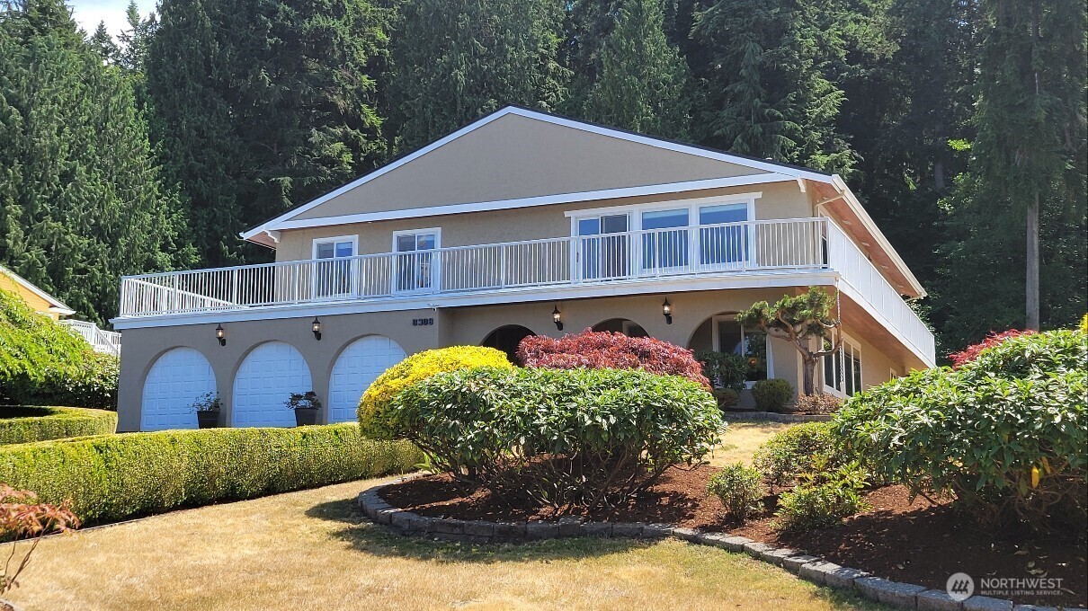 Property Photo: 8308 Frederick Place WA 98026