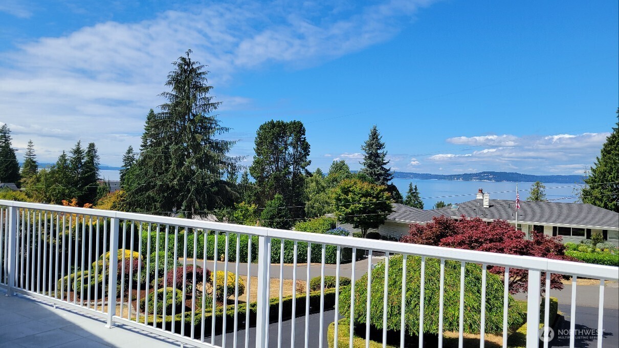 Property Photo:  8308  Frederick Place  WA 98026 