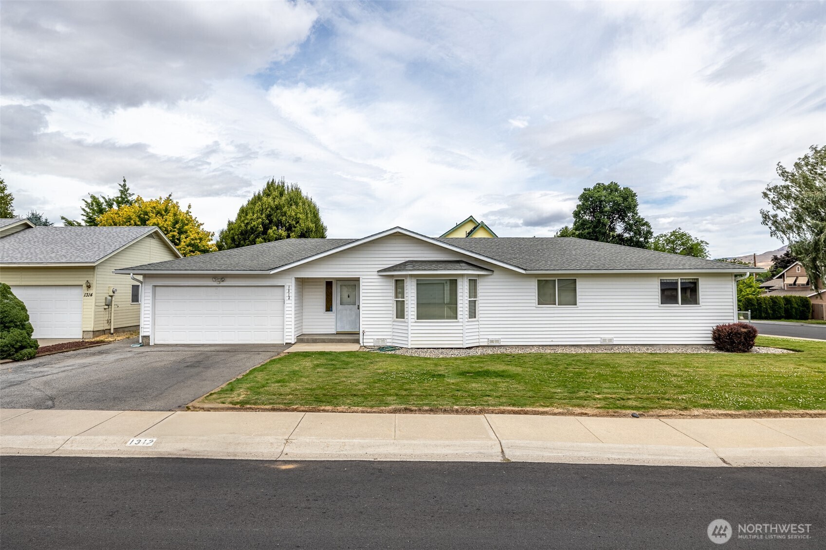 Property Photo: 1312 Welch Avenue WA 98801