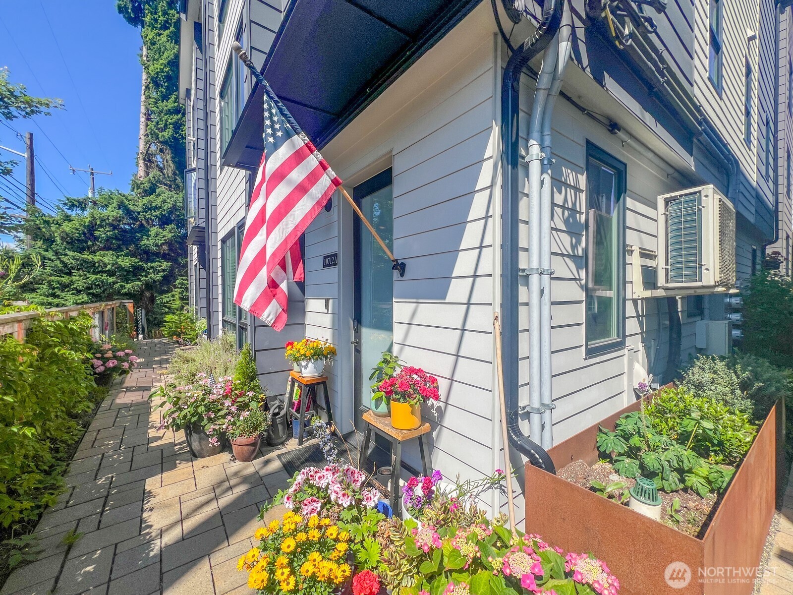 Property Photo:  10712  Greenwood Avenue N A  WA 98133 