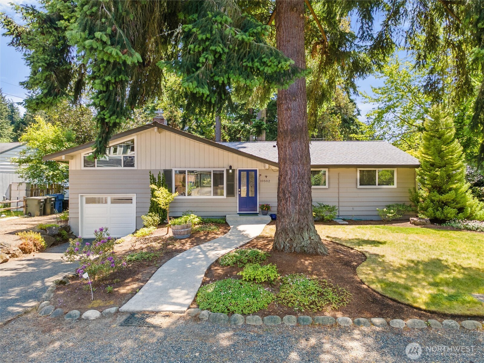 Property Photo: 10502 240th Place SW WA 98020