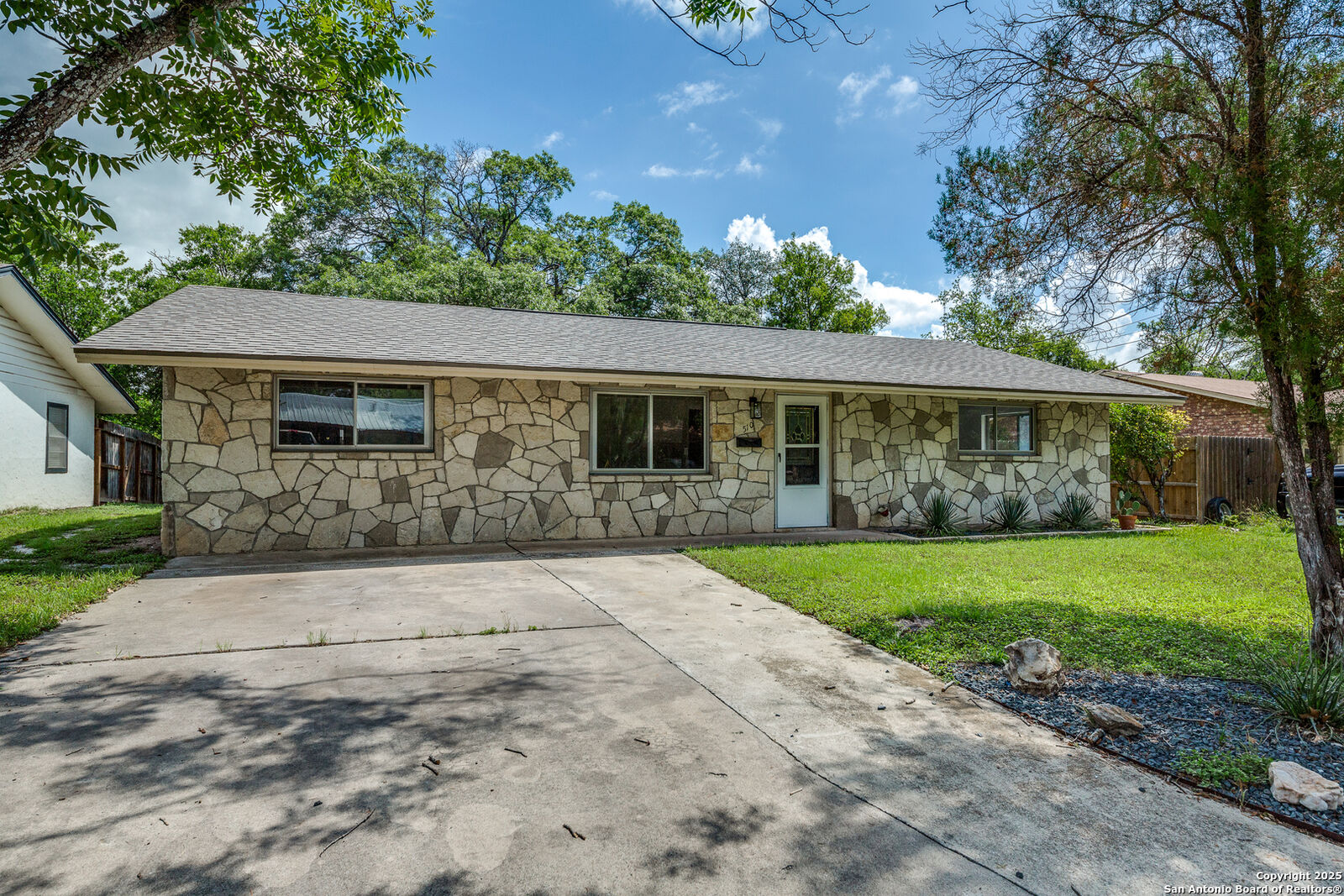Property Photo:  510 Lake  TX 78028 