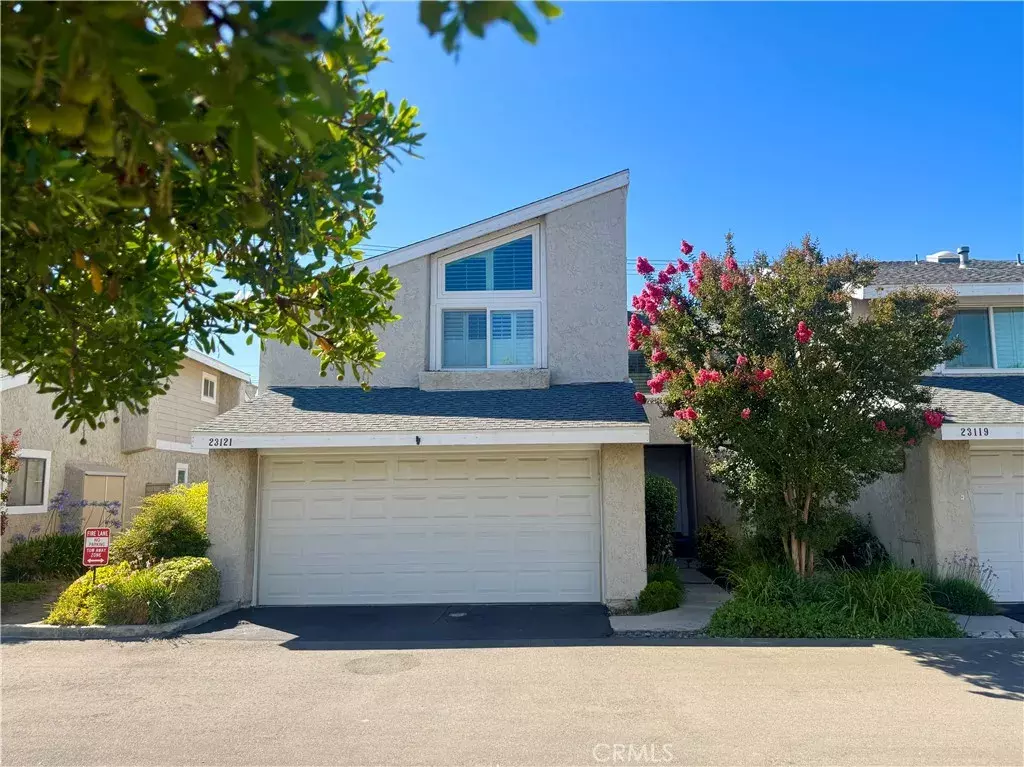 Property Photo: 23121 Yvette Lane CA 91355