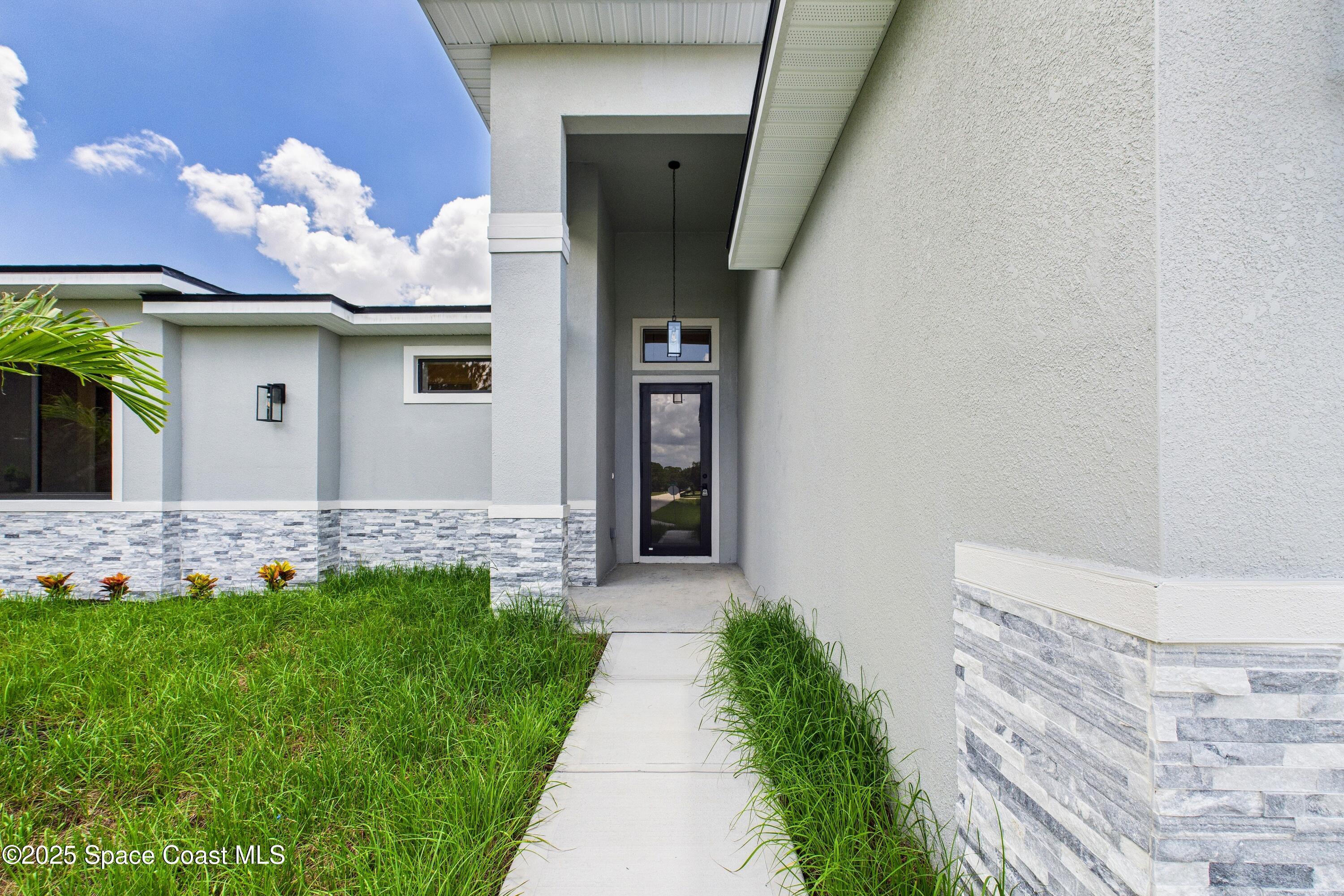 Property Photo:  797 Tejon Avenue SW  FL 32908 