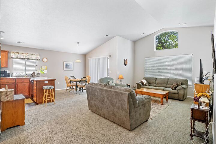 Property Photo: 1636 E Vanetta Ln WA 99217