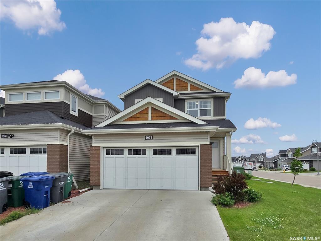Property Photo:  1071 Kolynchuk Crescent  SK S7T 0V9 