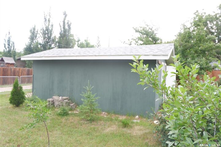 Property Photo:  220 6th Avenue W  SK S0H 0B0 