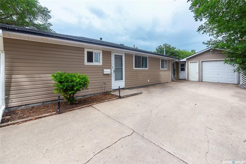 Property Photo: 610 X Avenue N SK S7L 3K2