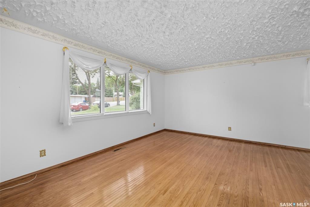 Property Photo: 2245 Steuart Avenue SK S6V 2V1