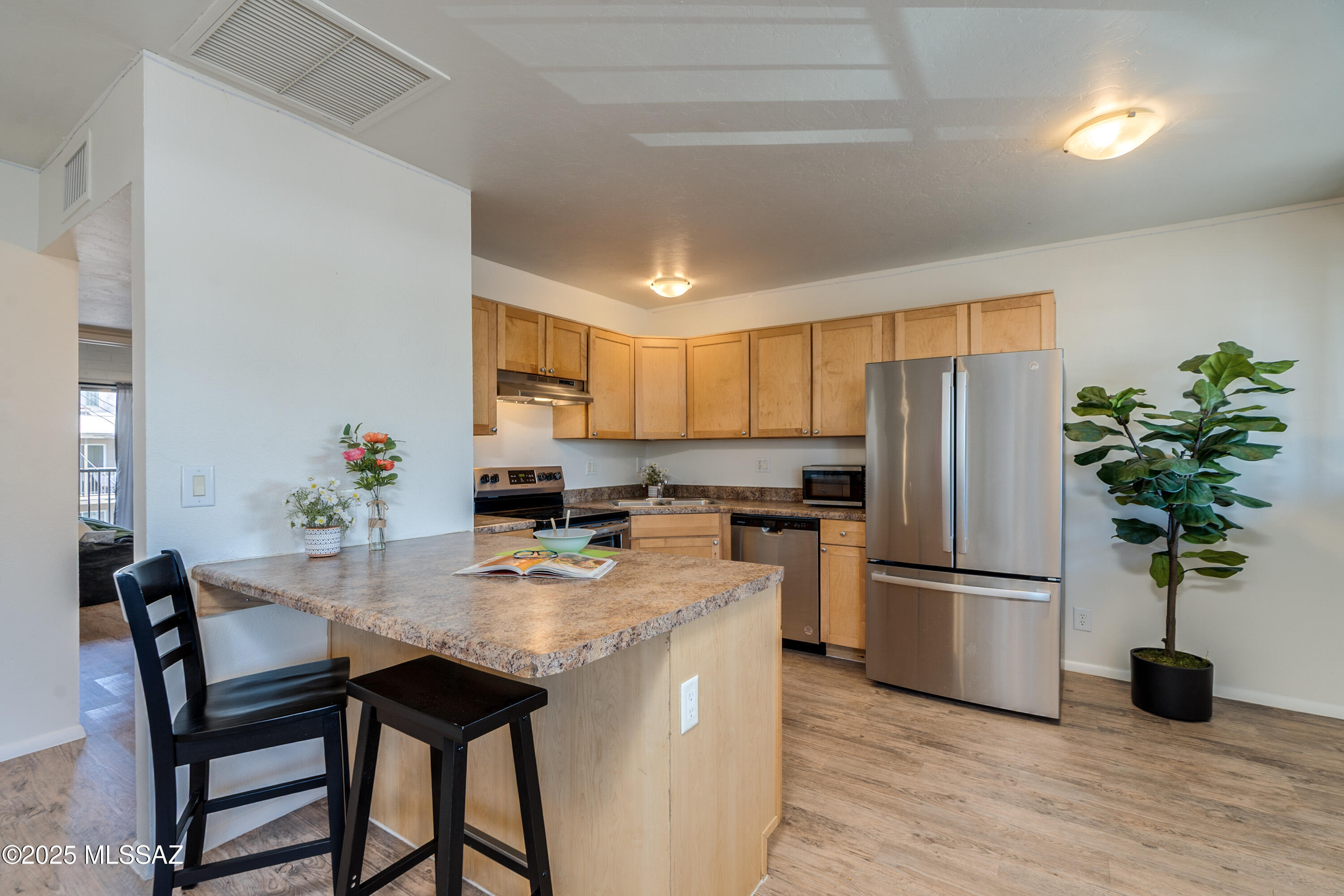 Property Photo:  2801 N Columbus Boulevard 9  AZ 85712 