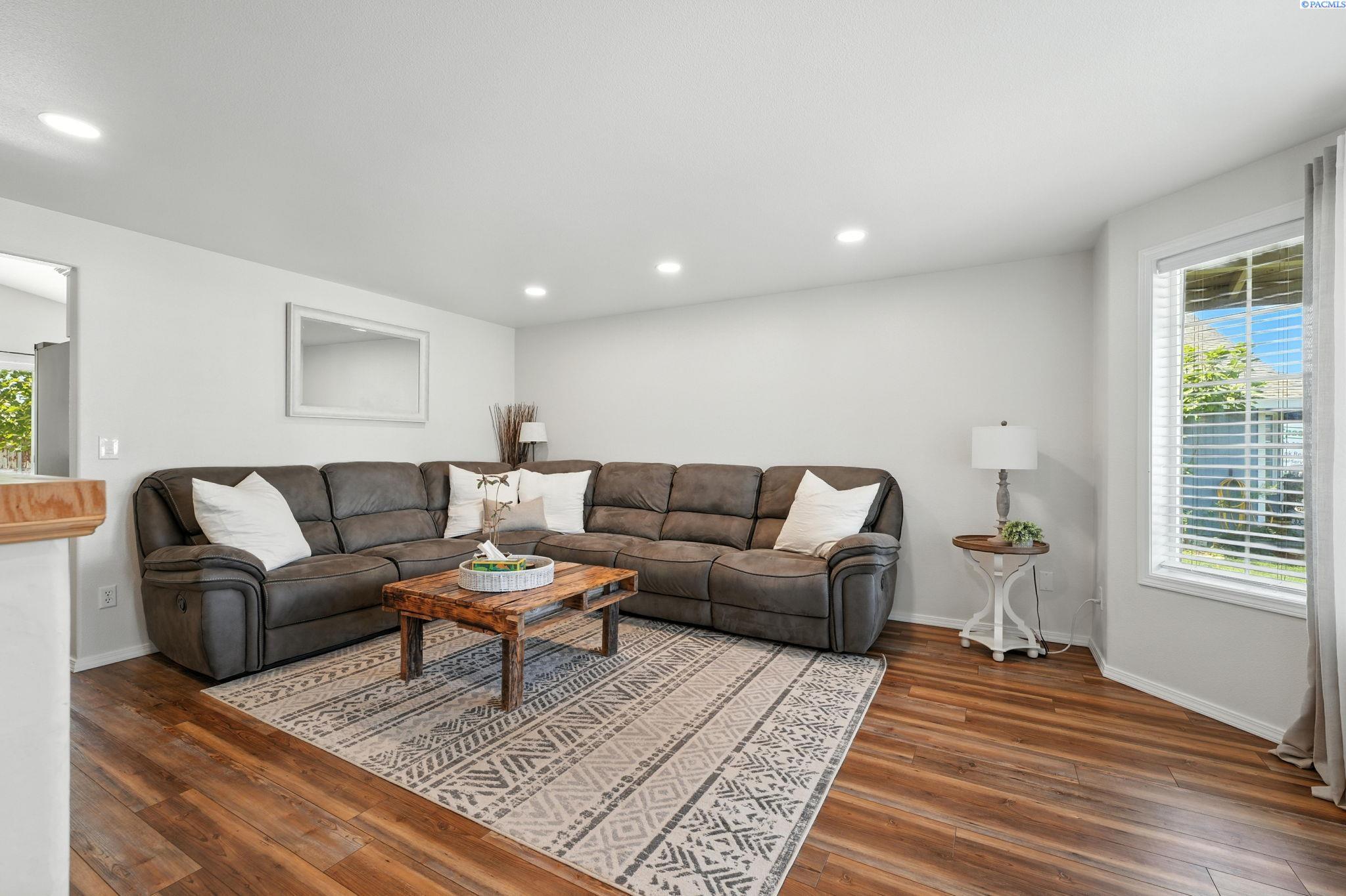 Property Photo: 6412 Robinson Dr WA 99301
