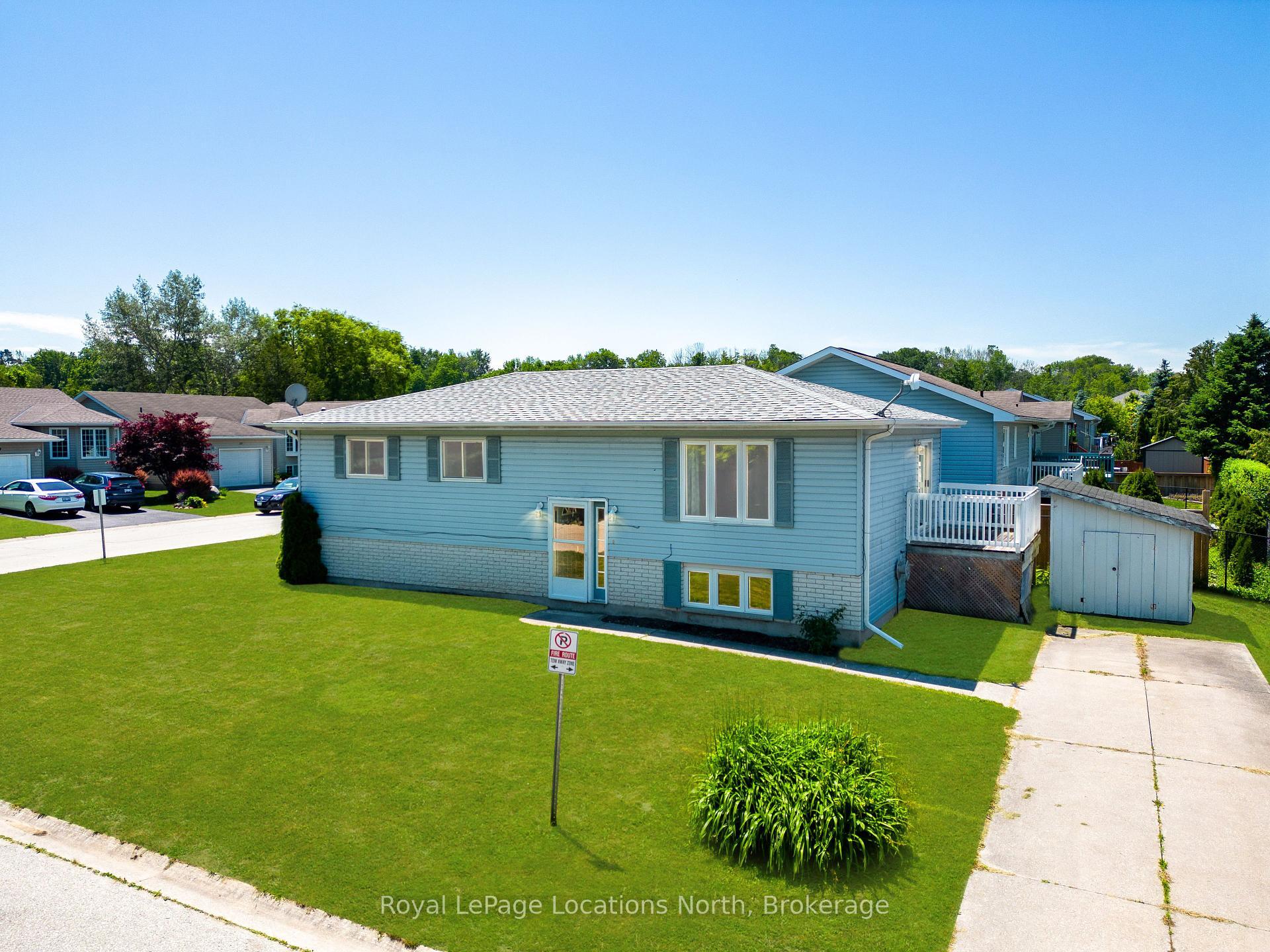 Property Photo: 14 Birchwood Court ON N4L 1T8