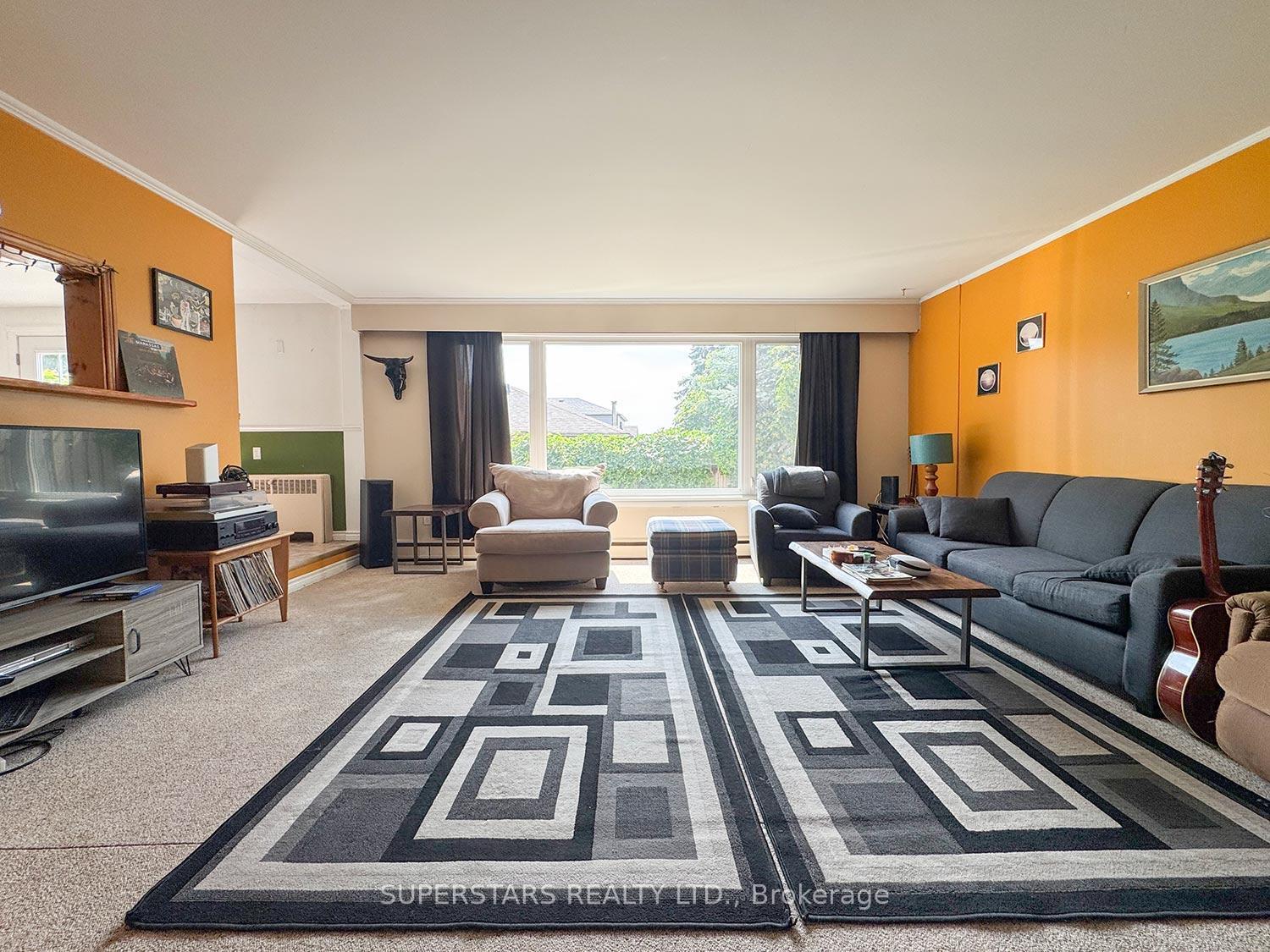 Property Photo: 239 Letitia Street ON L4N 4Y7