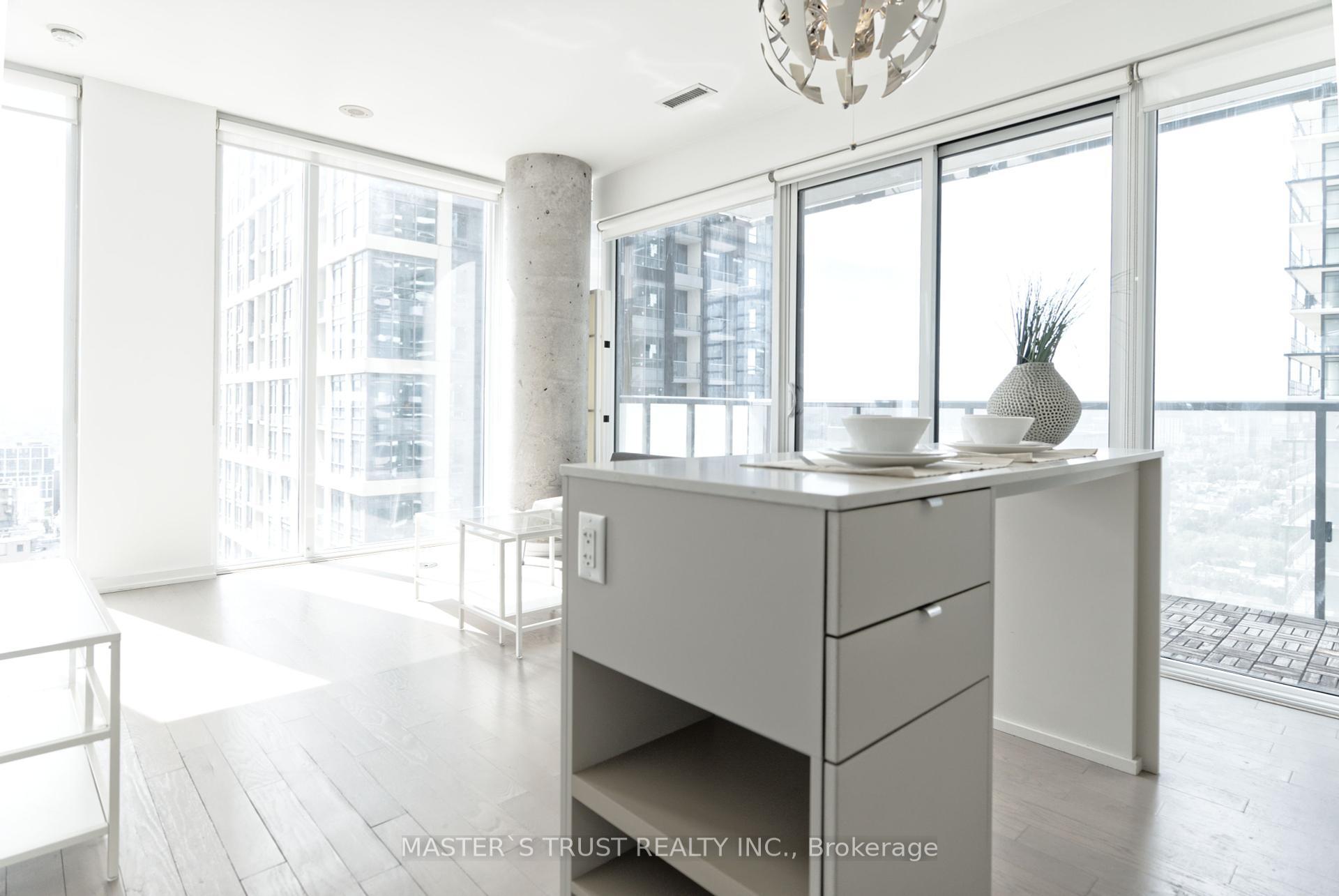 Property Photo: 101 Peter Street 2511 ON M5V 0G6