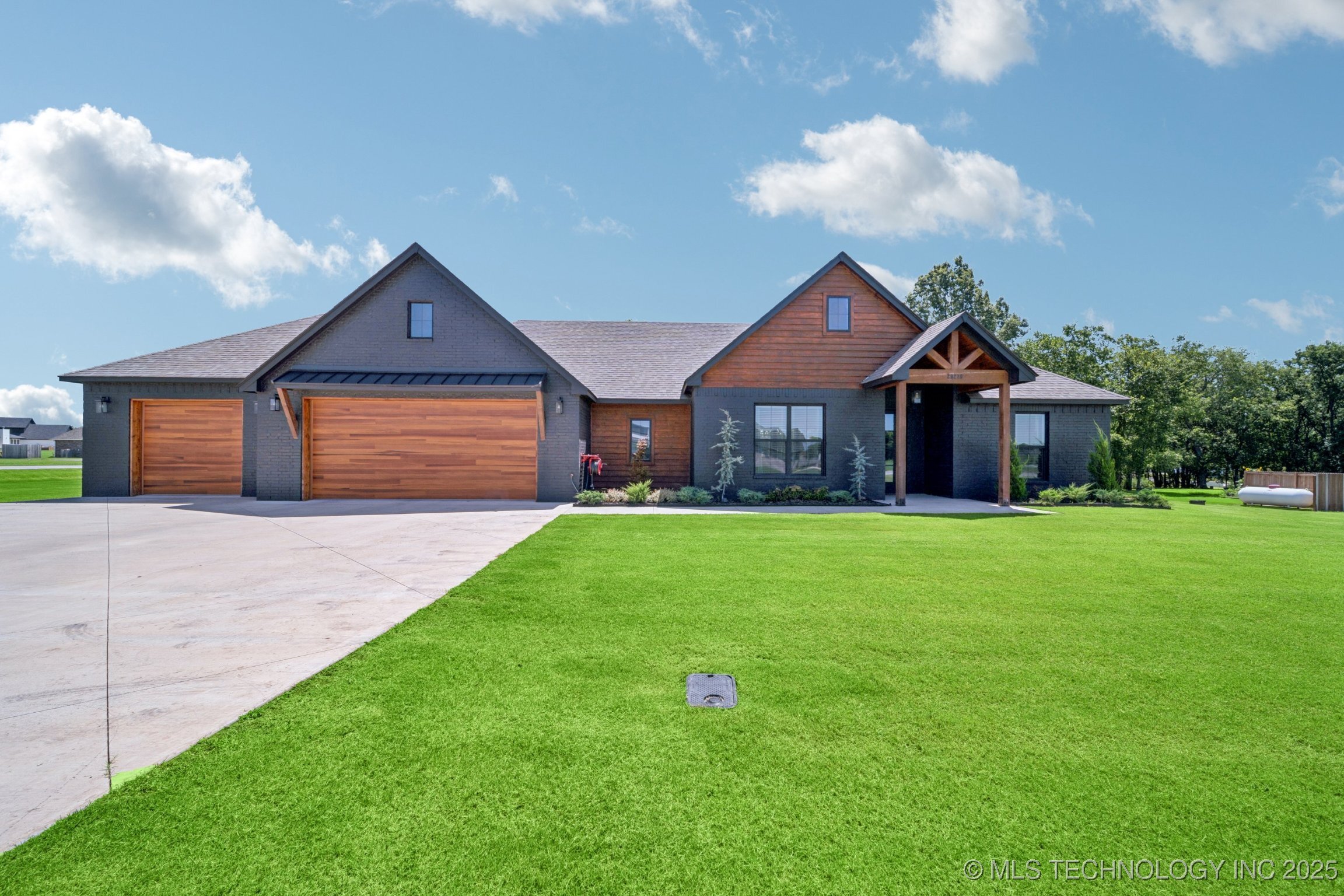 Property Photo: 29278 E 105th Street S OK 74429