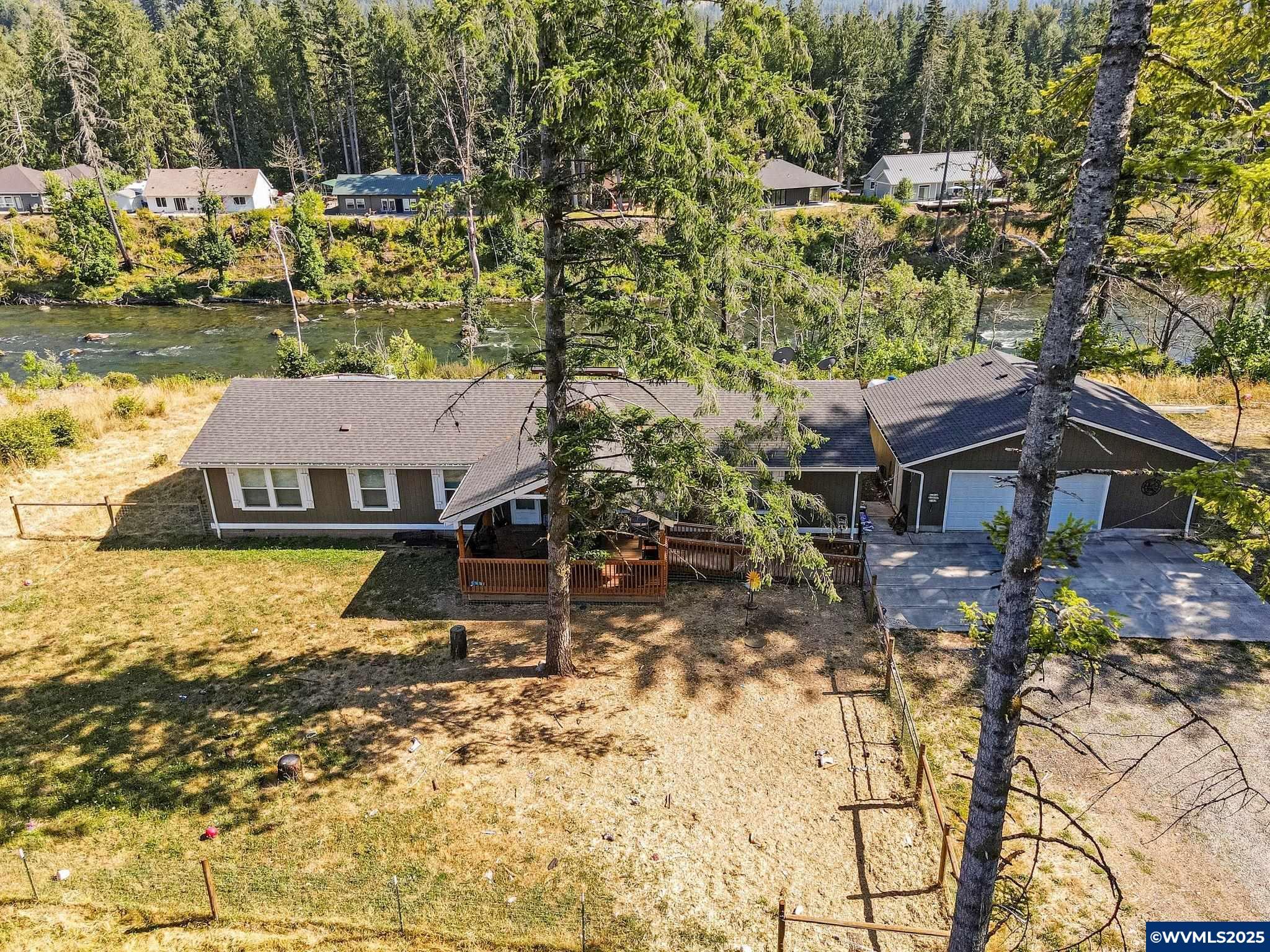 Property Photo: 360 E Central Av OR 97346
