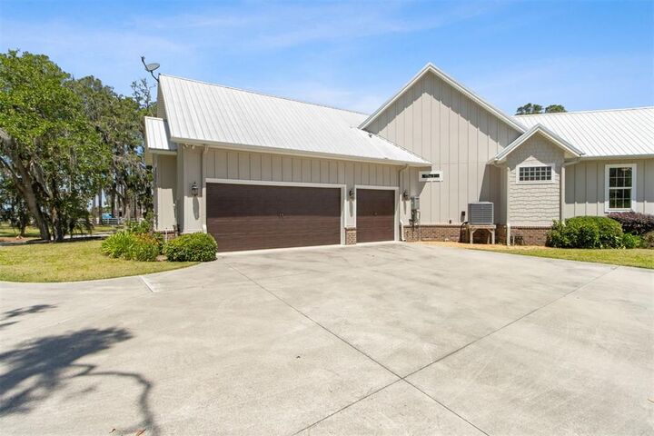 Property Photo: 1900 Sycamore Lane FL 32034