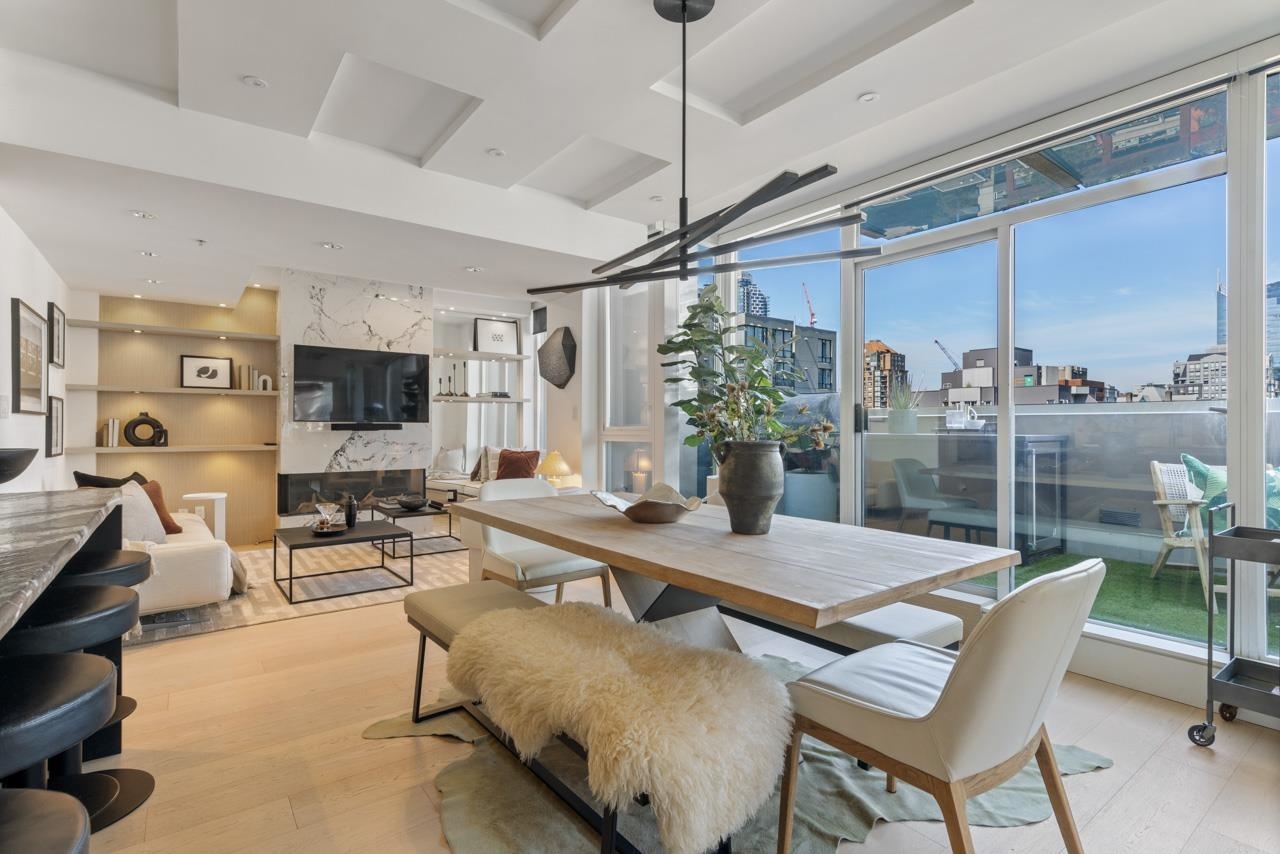 Property Photo: 1055 Richards Street 1902 BC V6B 0C2