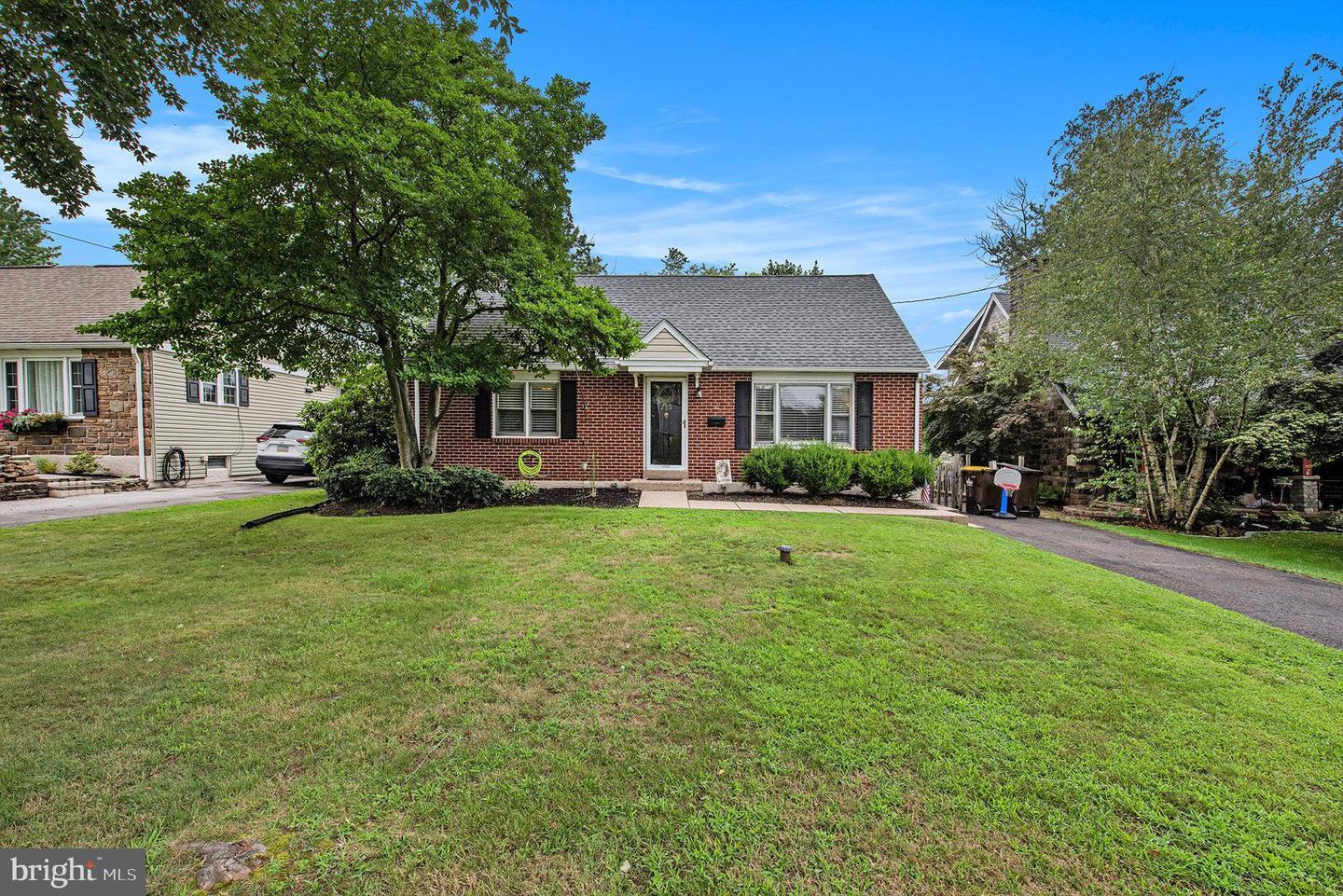 253 Pennbrook Avenue  Lansdale PA 19446 photo