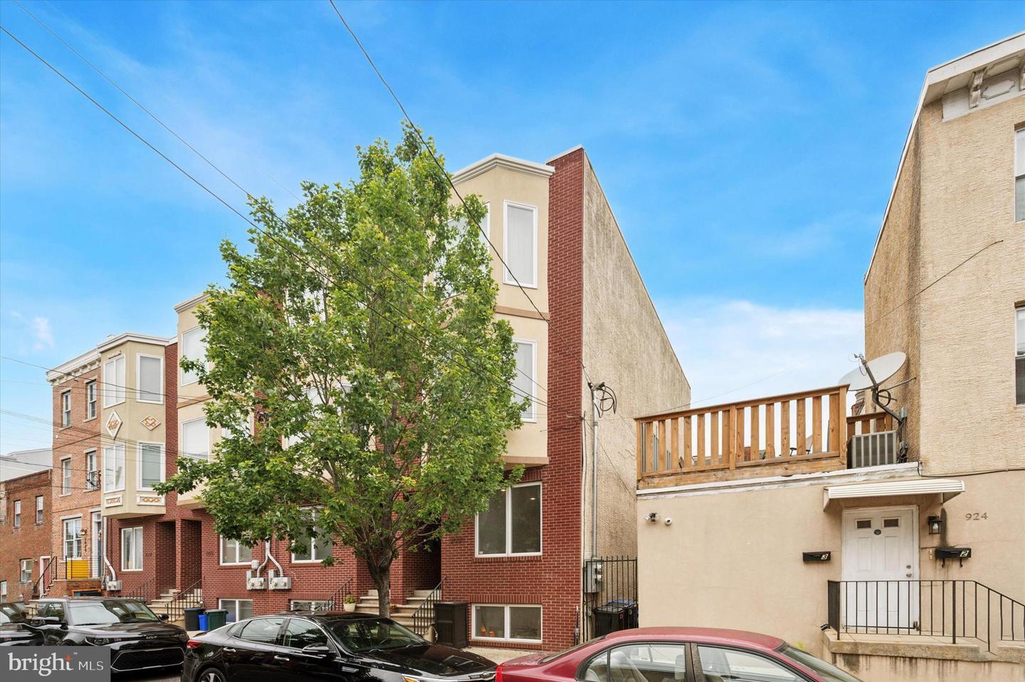 Property Photo:  2001 Carpenter Street B  PA 19146 