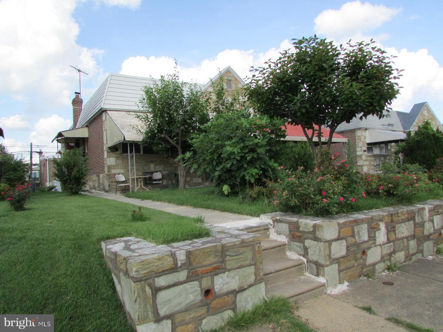2117 Solly Avenue  Philadelphia PA 19152 photo